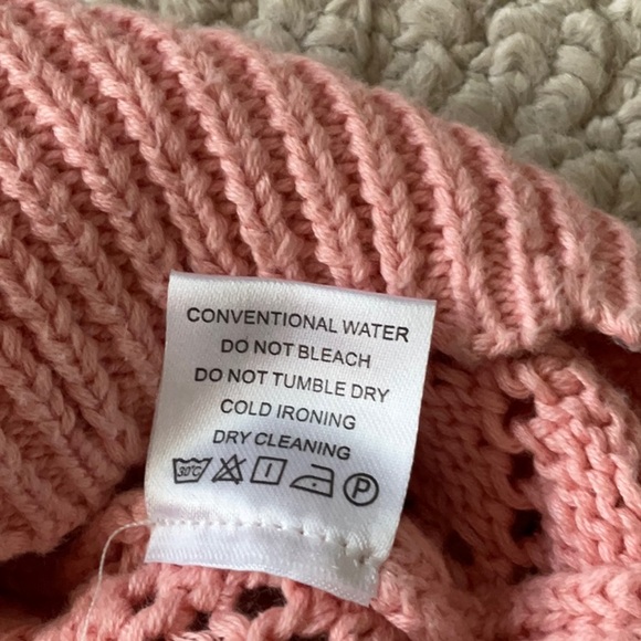 Gorgeous pink eyelet hoodie sweater - Picture 11 of 11